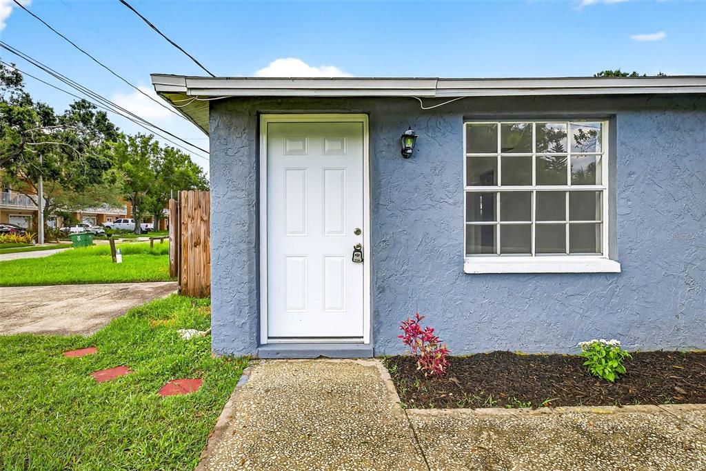 出租: $1,700 (2 贝兹, 1 浴室, 908 平方英尺)