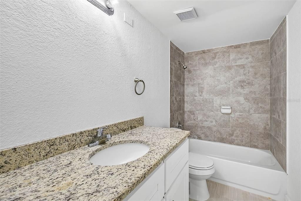 出租: $1,700 (2 贝兹, 1 浴室, 908 平方英尺)