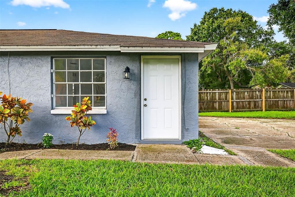 出租: $1,700 (2 贝兹, 1 浴室, 908 平方英尺)