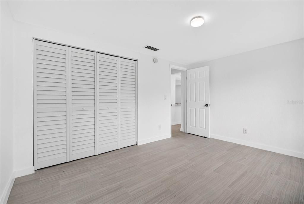 出租: $1,700 (2 贝兹, 1 浴室, 908 平方英尺)