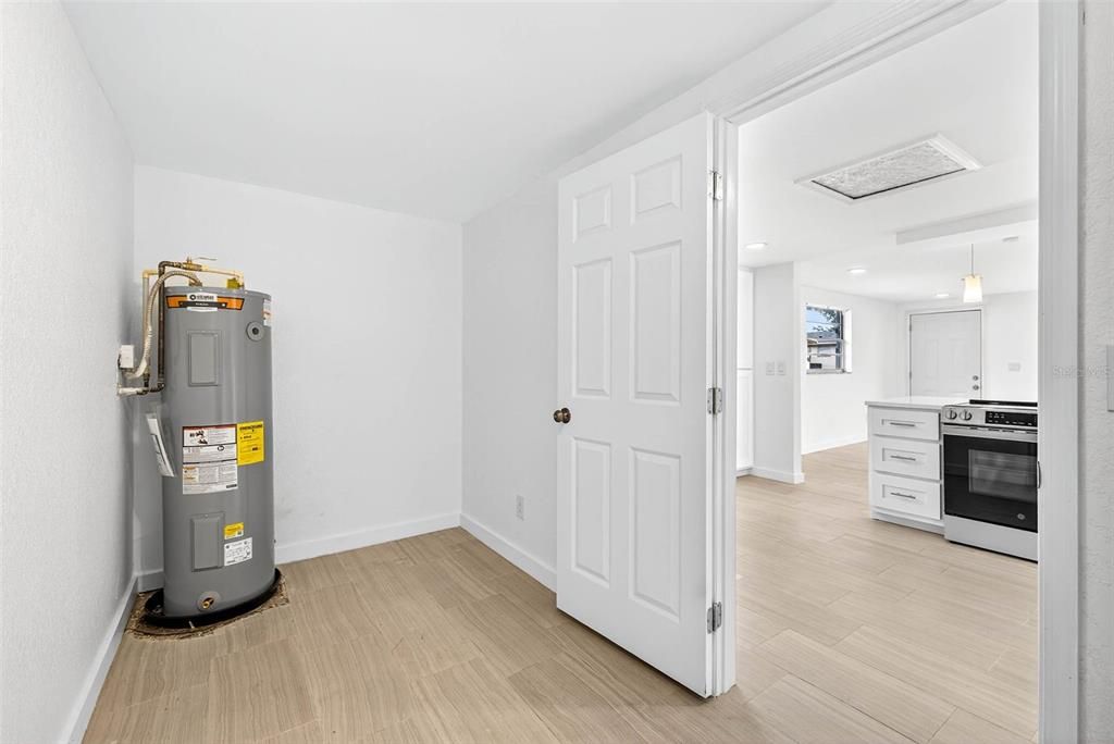 出租: $1,700 (2 贝兹, 1 浴室, 908 平方英尺)