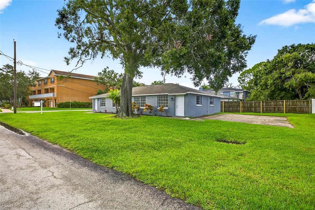 出租: $1,700 (2 贝兹, 1 浴室, 908 平方英尺)