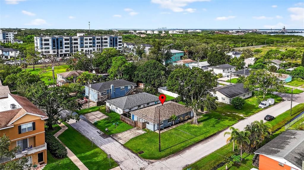 出租: $1,700 (2 贝兹, 1 浴室, 908 平方英尺)