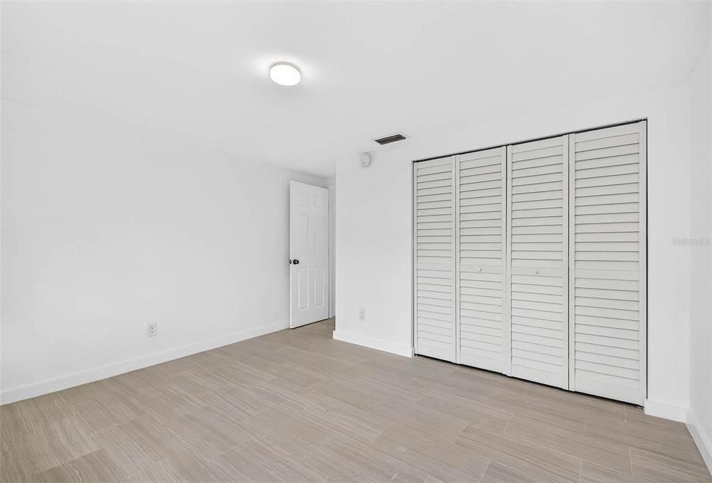 出租: $1,700 (2 贝兹, 1 浴室, 908 平方英尺)