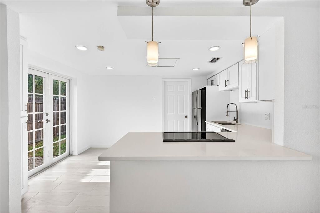 出租: $1,700 (2 贝兹, 1 浴室, 908 平方英尺)