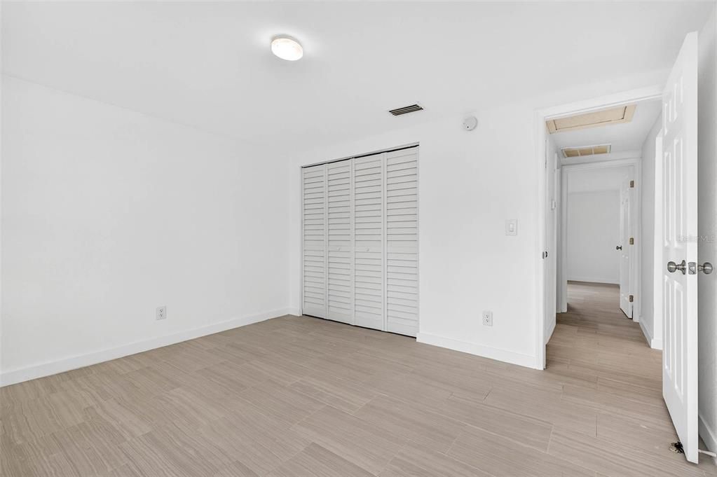 出租: $1,700 (2 贝兹, 1 浴室, 908 平方英尺)