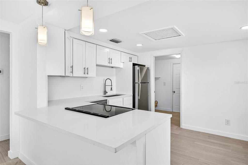 出租: $1,700 (2 贝兹, 1 浴室, 908 平方英尺)