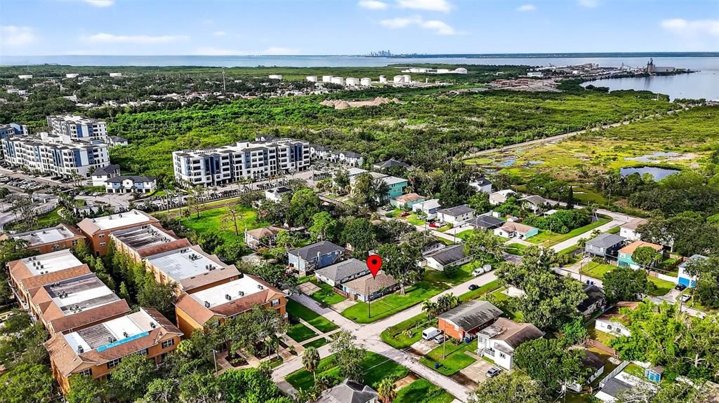 出租: $1,700 (2 贝兹, 1 浴室, 908 平方英尺)