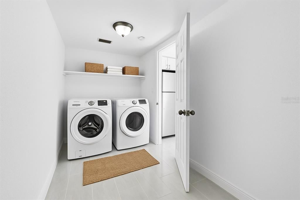 出租: $1,700 (2 贝兹, 1 浴室, 908 平方英尺)