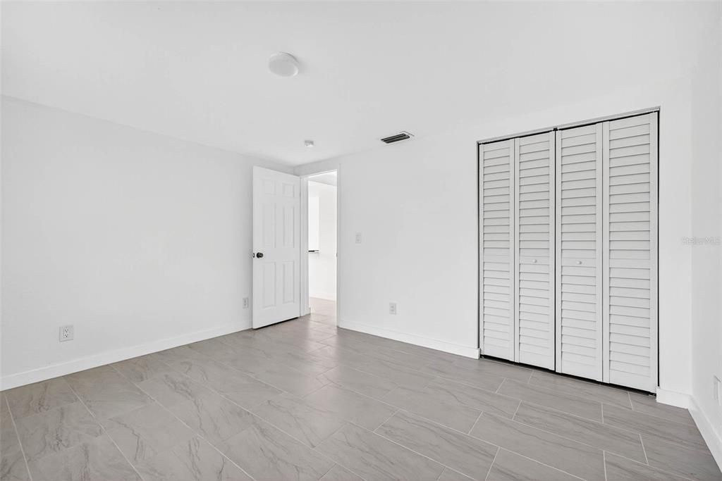 出租: $1,700 (2 贝兹, 1 浴室, 908 平方英尺)