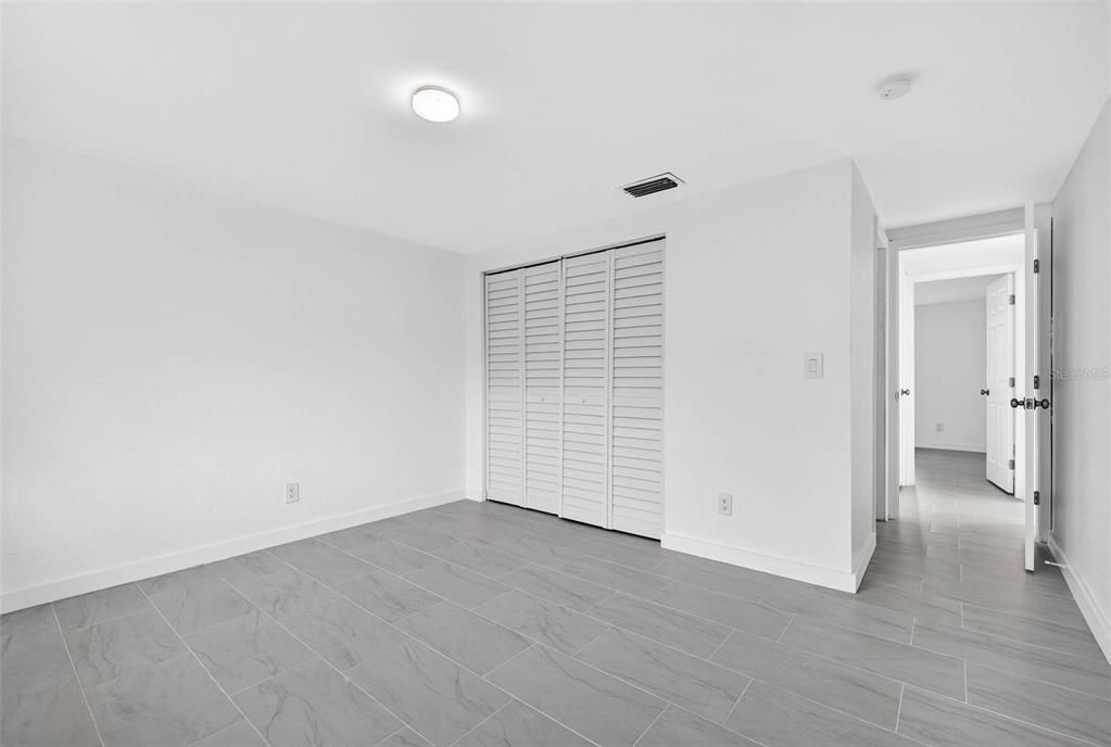 出租: $1,700 (2 贝兹, 1 浴室, 908 平方英尺)