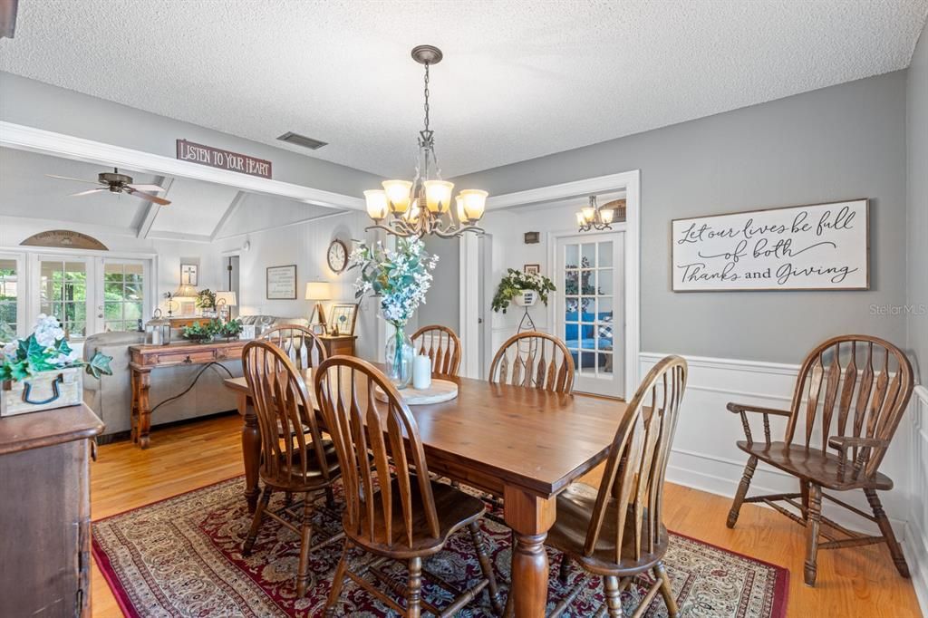 待售: $575,000 (4 贝兹, 2 浴室, 2060 平方英尺)