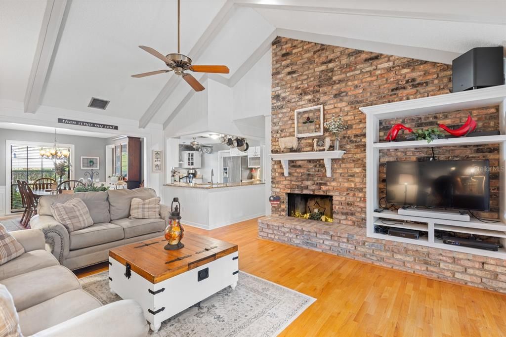 待售: $575,000 (4 贝兹, 2 浴室, 2060 平方英尺)