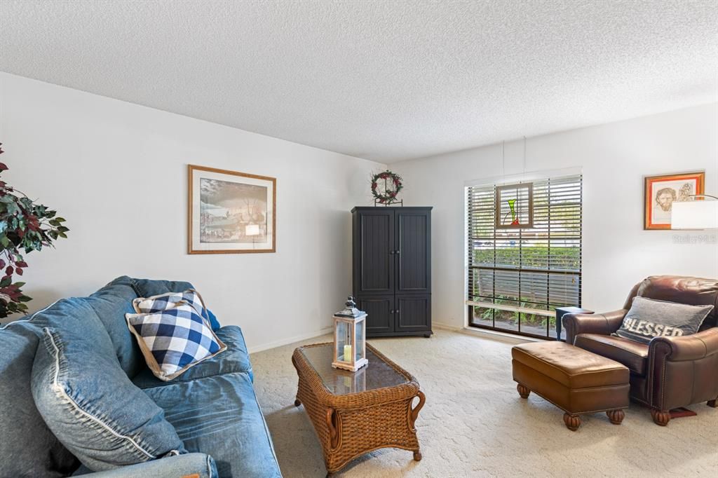 待售: $575,000 (4 贝兹, 2 浴室, 2060 平方英尺)