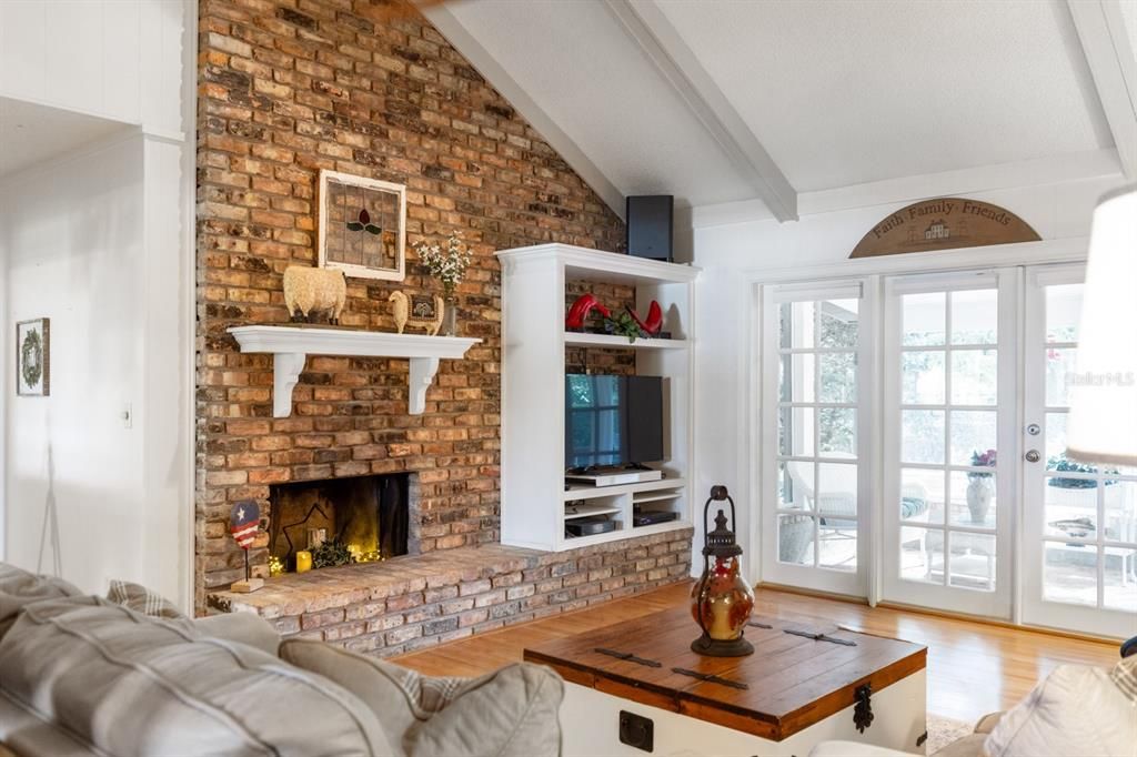 待售: $575,000 (4 贝兹, 2 浴室, 2060 平方英尺)