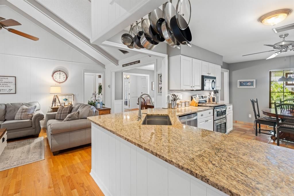 待售: $575,000 (4 贝兹, 2 浴室, 2060 平方英尺)