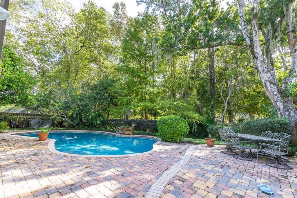 待售: $575,000 (4 贝兹, 2 浴室, 2060 平方英尺)