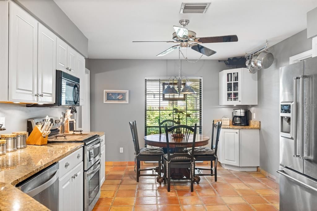 待售: $575,000 (4 贝兹, 2 浴室, 2060 平方英尺)