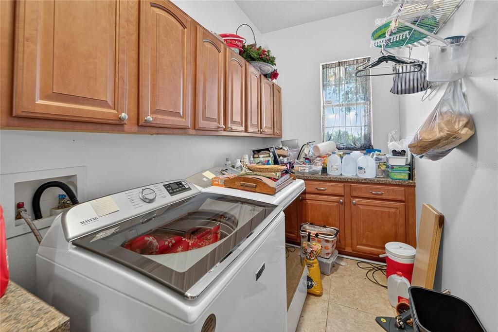 En Venta: $650,000 (4 camas, 2 baños, 2724 Pies cuadrados)