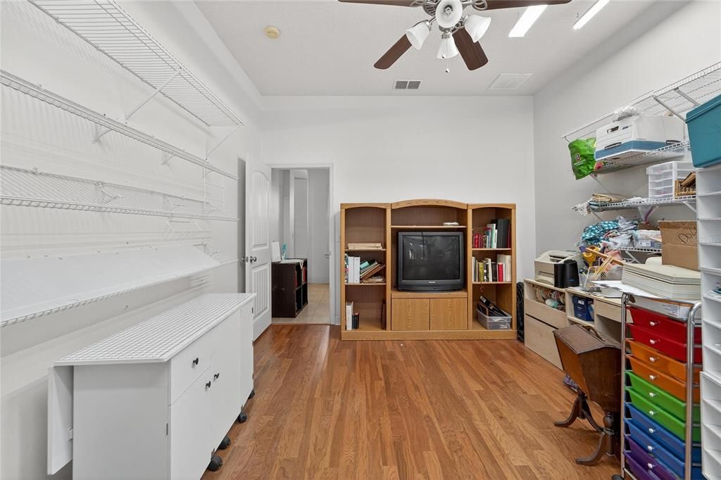 En Venta: $650,000 (4 camas, 2 baños, 2724 Pies cuadrados)