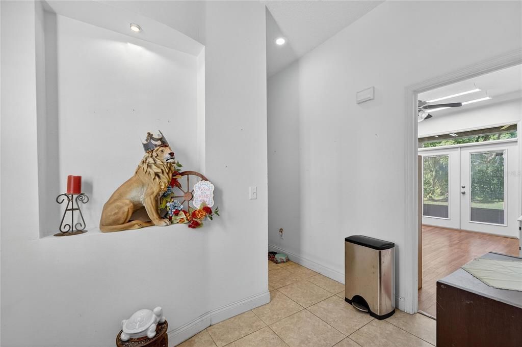 En Venta: $650,000 (4 camas, 2 baños, 2724 Pies cuadrados)