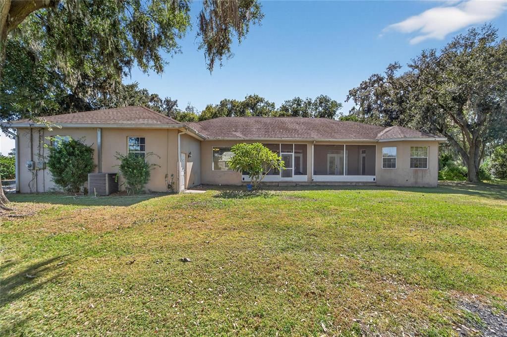 En Venta: $650,000 (4 camas, 2 baños, 2724 Pies cuadrados)