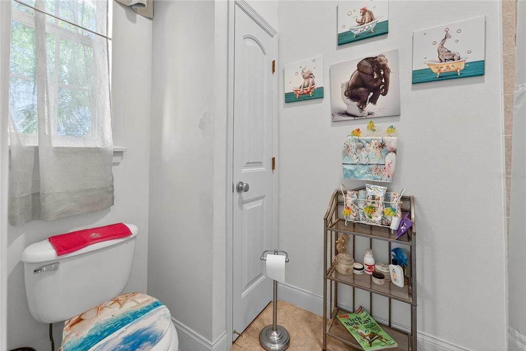 En Venta: $650,000 (4 camas, 2 baños, 2724 Pies cuadrados)