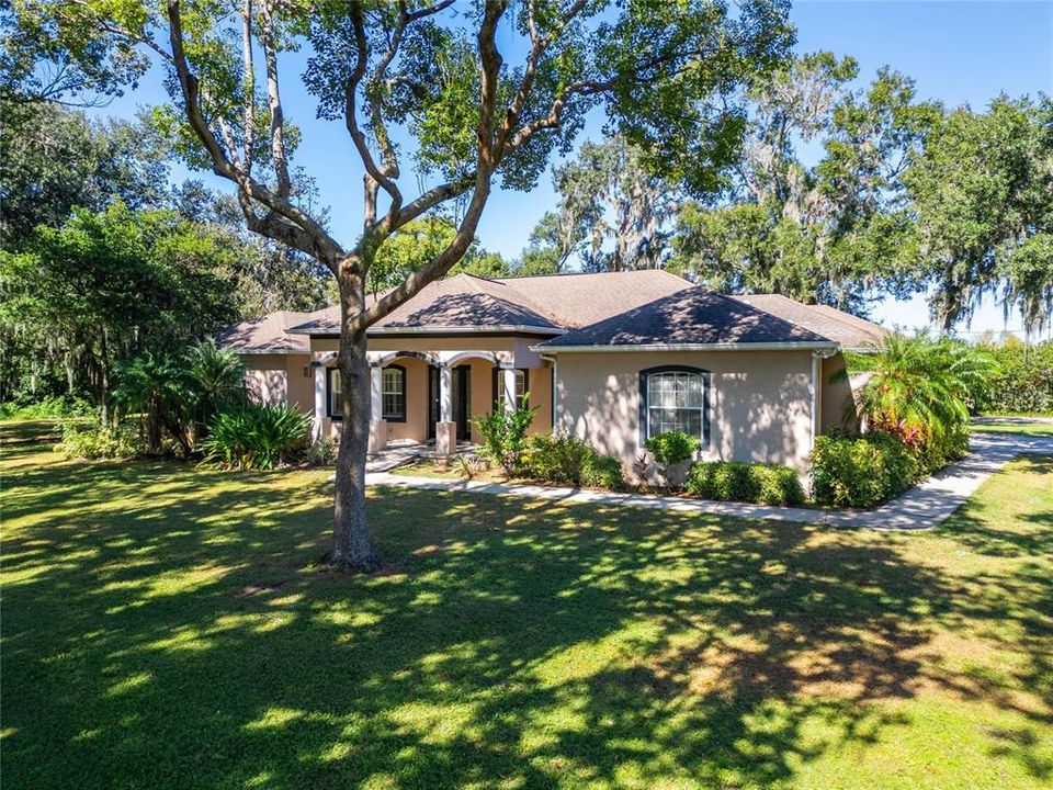 En Venta: $650,000 (4 camas, 2 baños, 2724 Pies cuadrados)