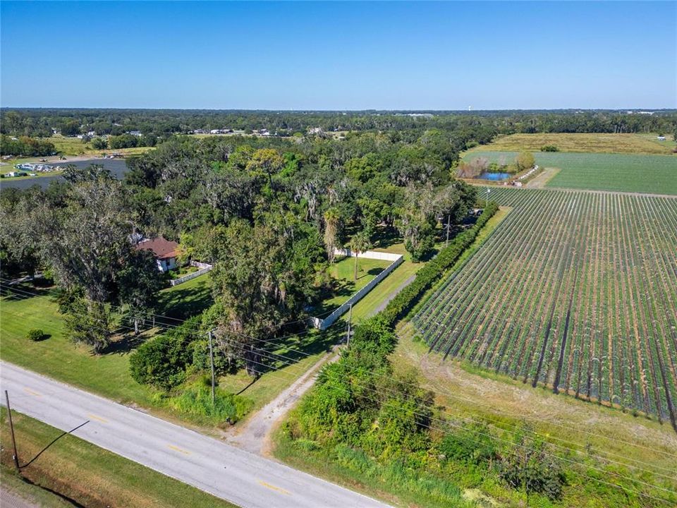 En Venta: $650,000 (4 camas, 2 baños, 2724 Pies cuadrados)