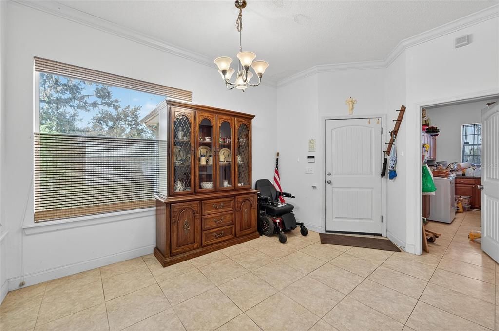 En Venta: $650,000 (4 camas, 2 baños, 2724 Pies cuadrados)