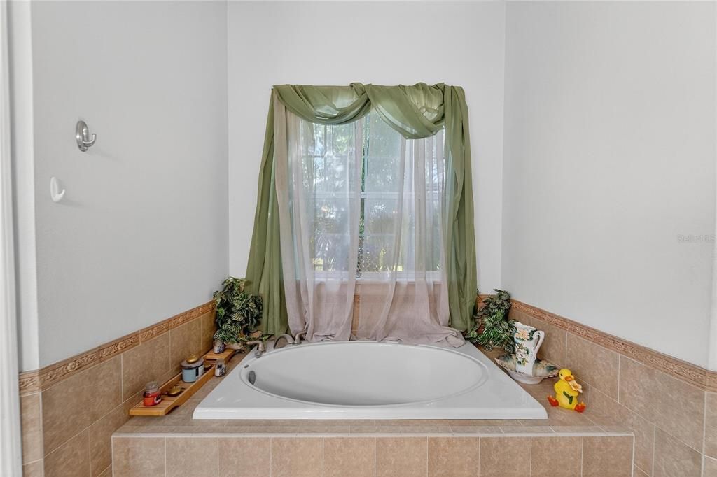 En Venta: $650,000 (4 camas, 2 baños, 2724 Pies cuadrados)