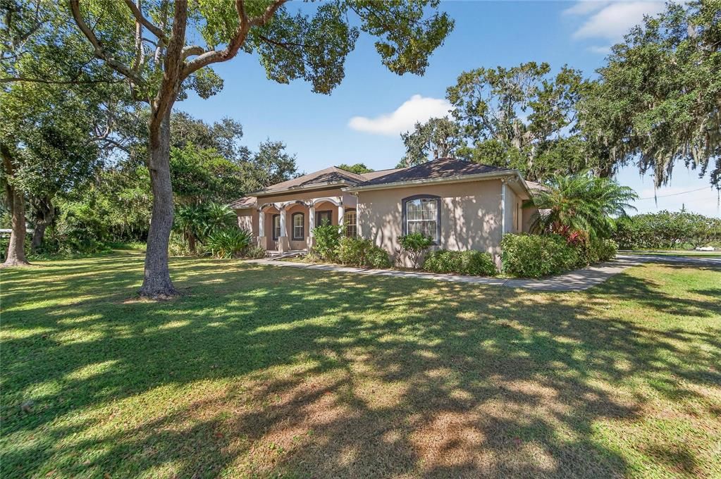 En Venta: $650,000 (4 camas, 2 baños, 2724 Pies cuadrados)