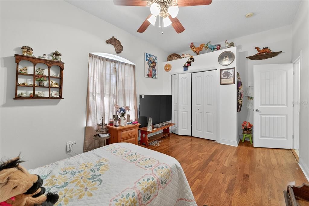 En Venta: $650,000 (4 camas, 2 baños, 2724 Pies cuadrados)