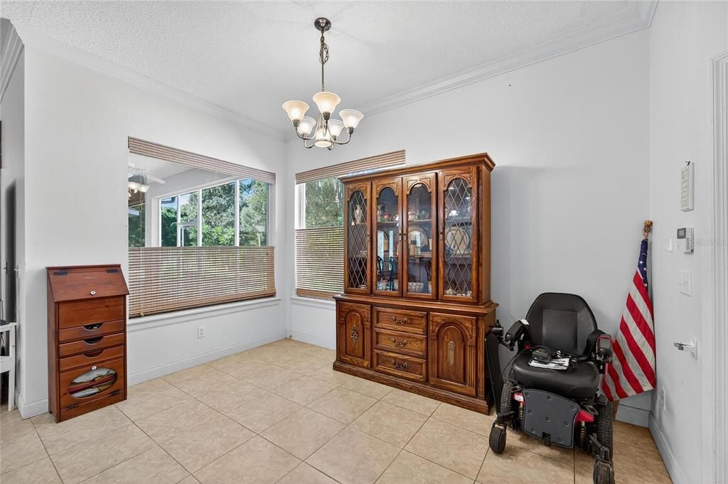 En Venta: $650,000 (4 camas, 2 baños, 2724 Pies cuadrados)