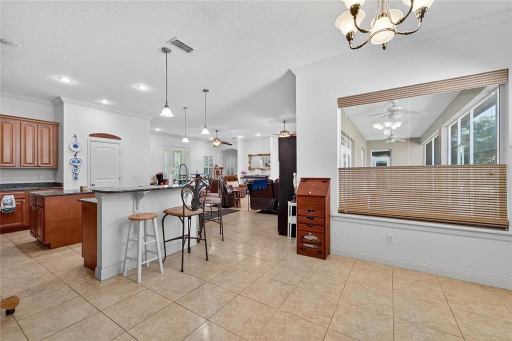 En Venta: $650,000 (4 camas, 2 baños, 2724 Pies cuadrados)