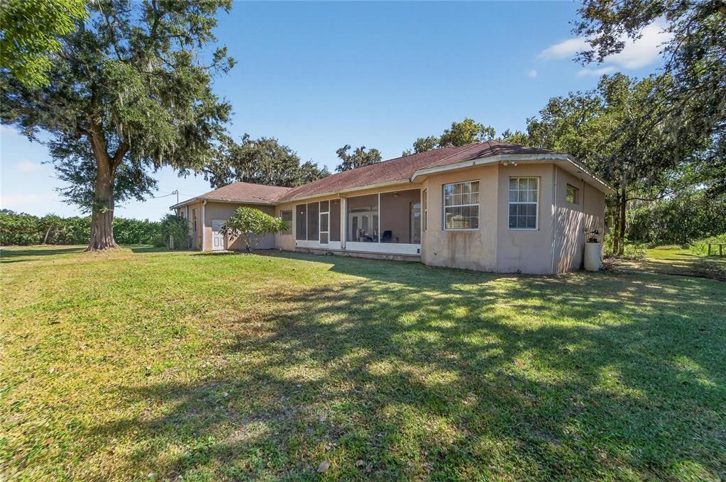 En Venta: $650,000 (4 camas, 2 baños, 2724 Pies cuadrados)