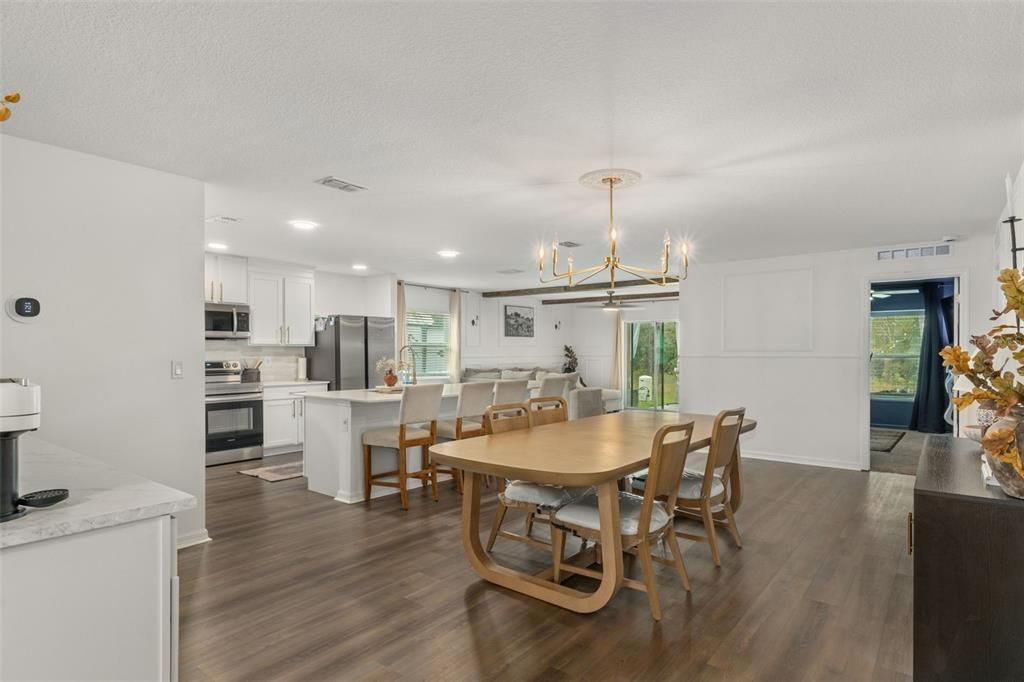 合同活跃: $344,900 (4 贝兹, 2 浴室, 1874 平方英尺)