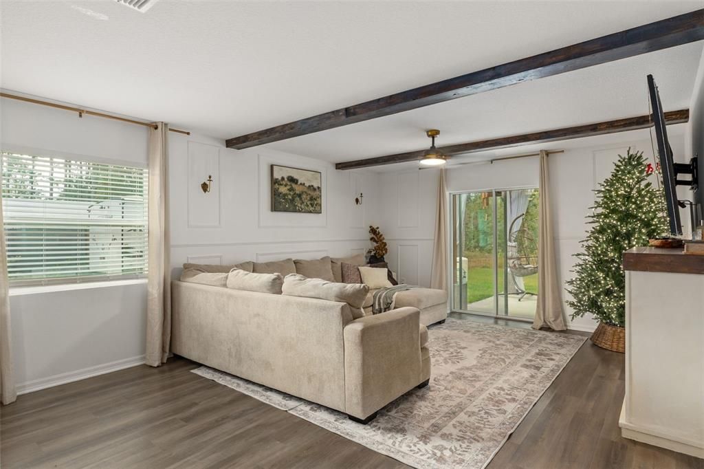 合同活跃: $344,900 (4 贝兹, 2 浴室, 1874 平方英尺)