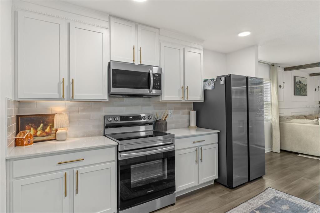 合同活跃: $344,900 (4 贝兹, 2 浴室, 1874 平方英尺)