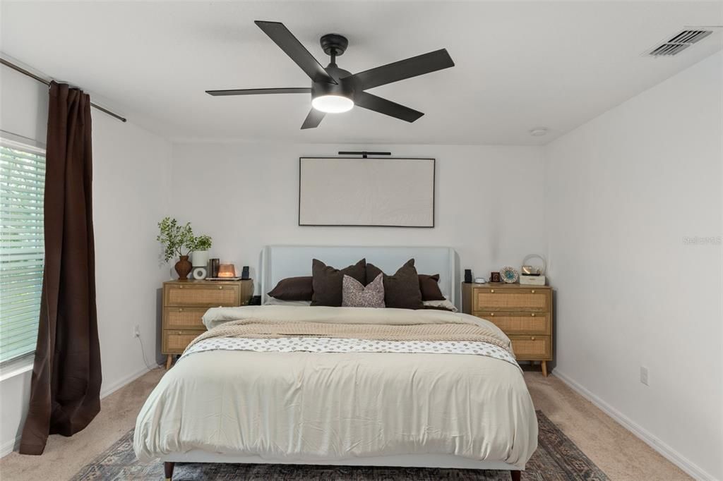 合同活跃: $344,900 (4 贝兹, 2 浴室, 1874 平方英尺)