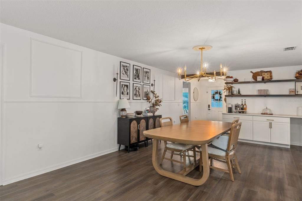 合同活跃: $344,900 (4 贝兹, 2 浴室, 1874 平方英尺)