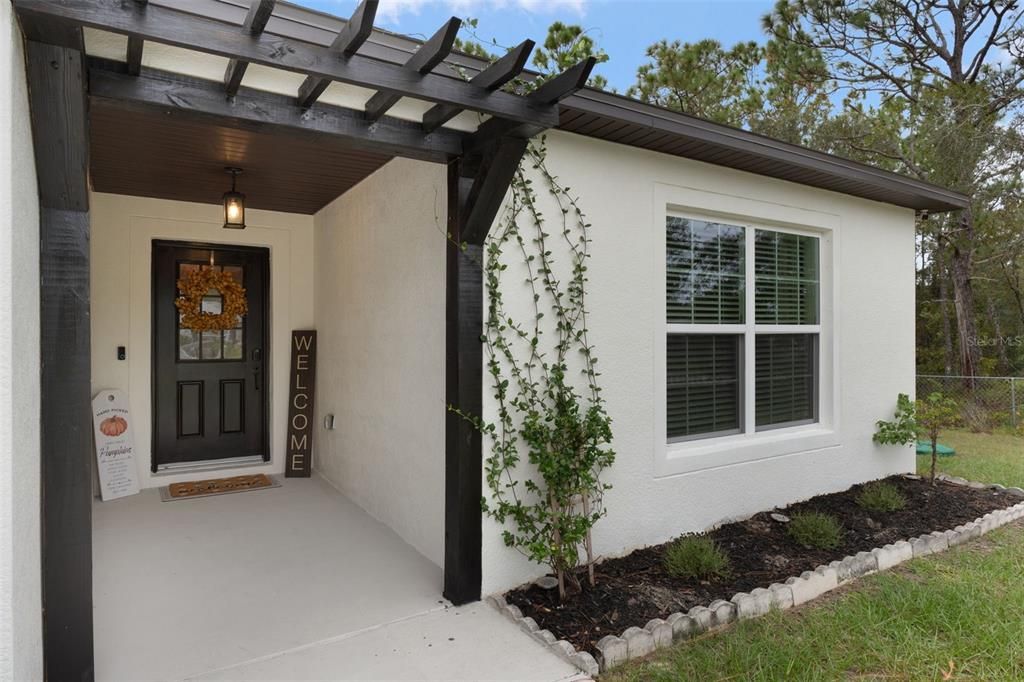 合同活跃: $344,900 (4 贝兹, 2 浴室, 1874 平方英尺)