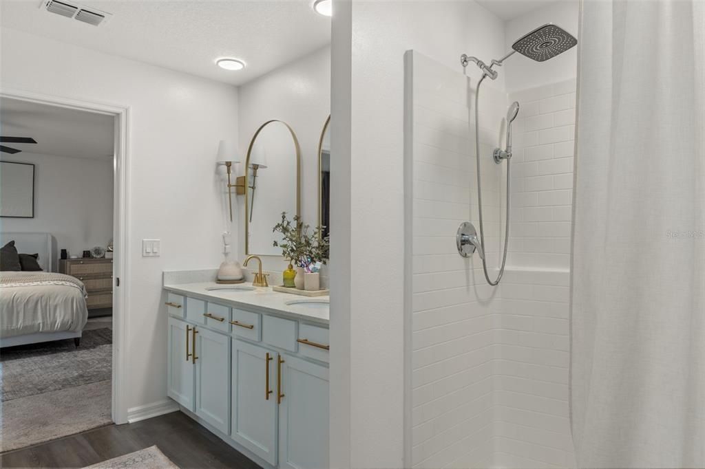 合同活跃: $344,900 (4 贝兹, 2 浴室, 1874 平方英尺)