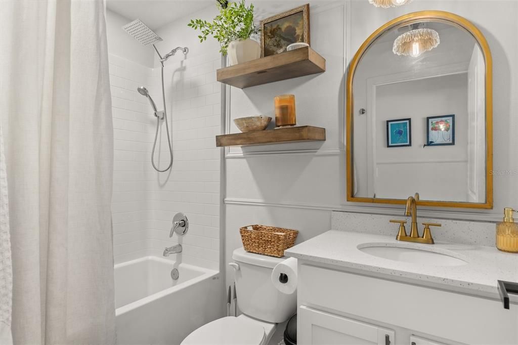 合同活跃: $344,900 (4 贝兹, 2 浴室, 1874 平方英尺)