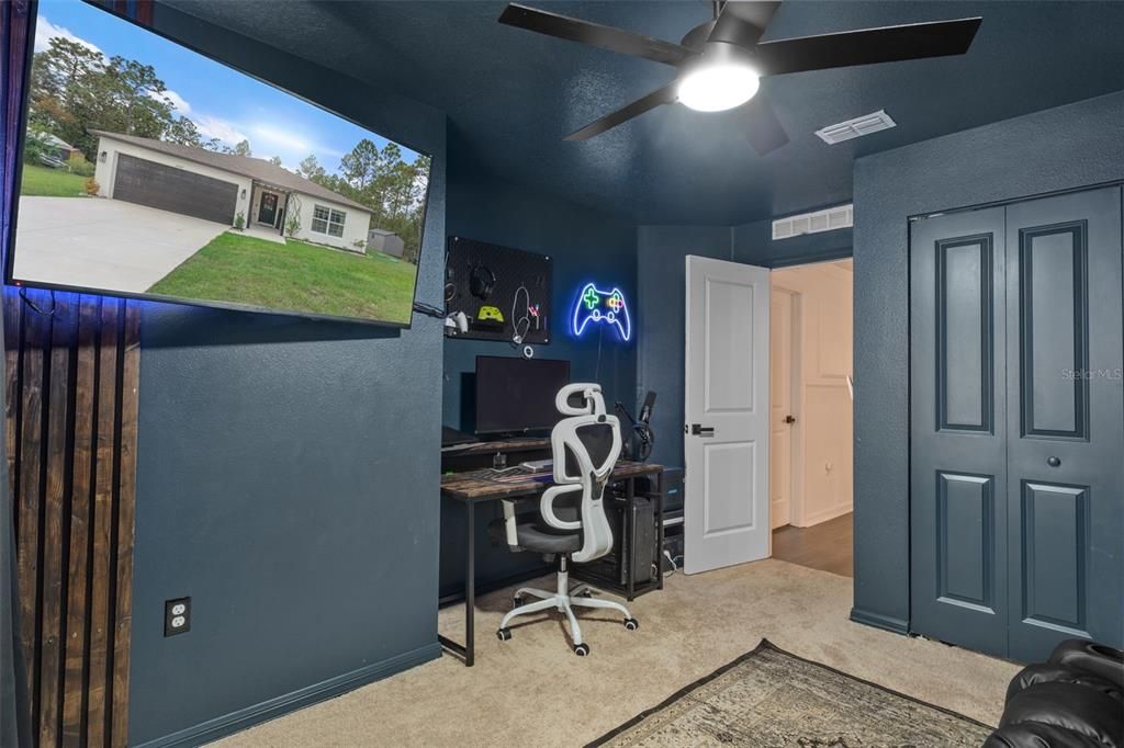 合同活跃: $344,900 (4 贝兹, 2 浴室, 1874 平方英尺)