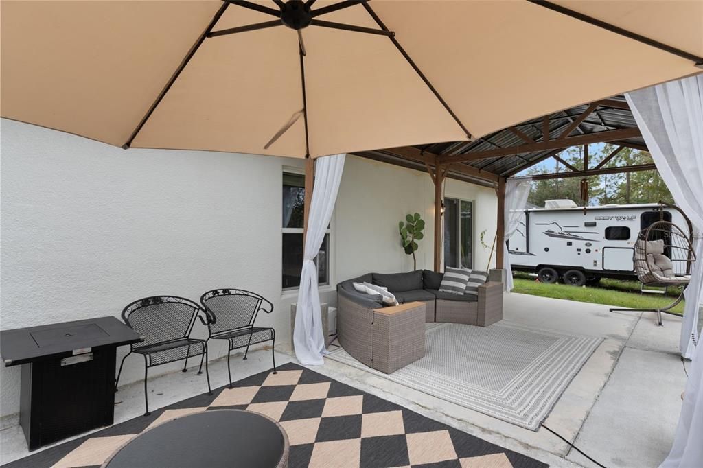 合同活跃: $344,900 (4 贝兹, 2 浴室, 1874 平方英尺)