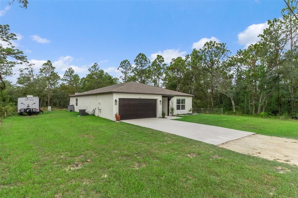 合同活跃: $344,900 (4 贝兹, 2 浴室, 1874 平方英尺)