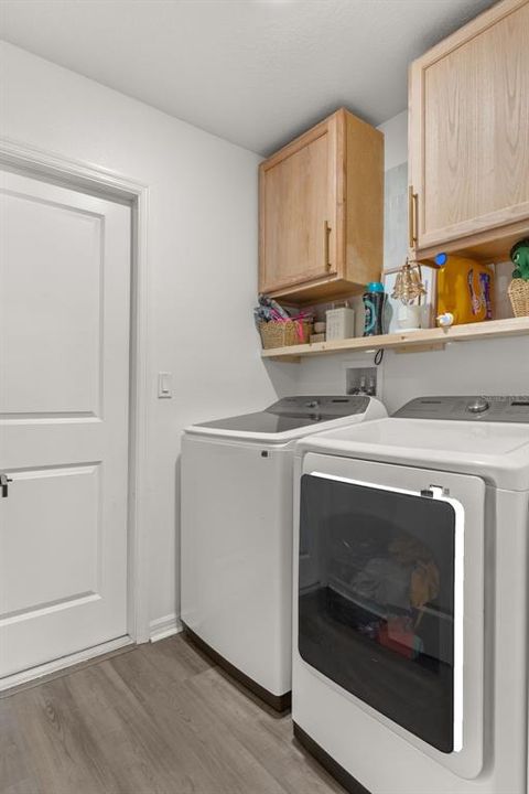 合同活跃: $344,900 (4 贝兹, 2 浴室, 1874 平方英尺)