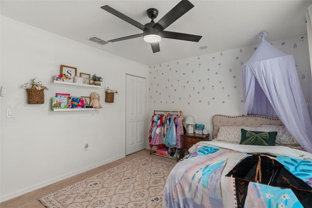 合同活跃: $344,900 (4 贝兹, 2 浴室, 1874 平方英尺)