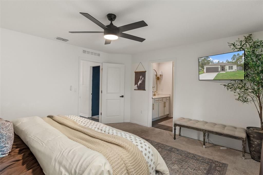 合同活跃: $344,900 (4 贝兹, 2 浴室, 1874 平方英尺)